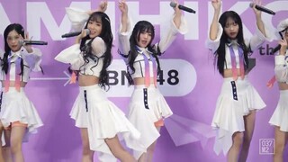 BNK48 Sindy @ 𝑭𝒍𝒚 𝒕𝒐 𝑩𝑵𝑲𝟒𝟖 𝟕𝒕𝒉 𝑨𝒏𝒏𝒊𝒗𝒆𝒓𝒔𝒂𝒓𝒚 ~ BNK48 Kamihikouki 2024 [4K 60p] 240505