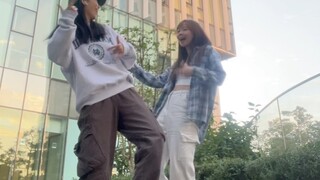 Biên đạo múa khen ngợi màn trình diễn của cặp đôi ở tầng dưới hoang dã