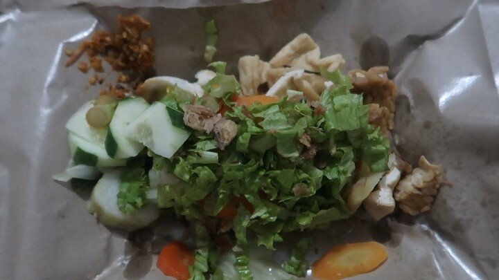 gado - gado di siang hari