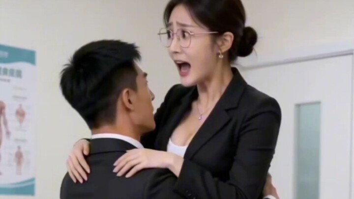 Bos perempuan yang manja dan bawahan laki-laki yang penuh energi: kisah kecil mereka yang membuat mu