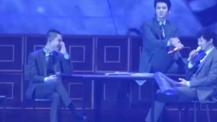 【EXO】sing for you 导致的大型车祸现场 社死也要继续下去 哈哈哈