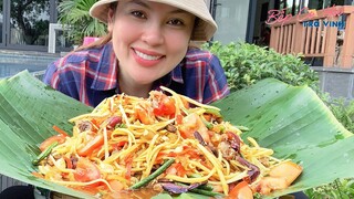 Cách làm gỏi đu đủ cay truyền thống của người Thái vô cùng đơn giản.