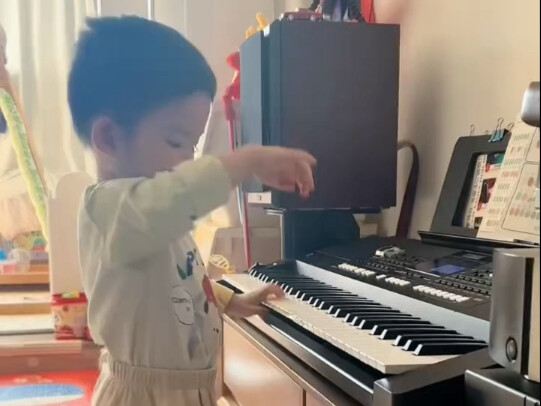 At 2 years and 6 months, the sky fell when she started learning piano.