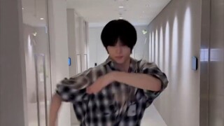 “穿一样的衣服challenge了几个”