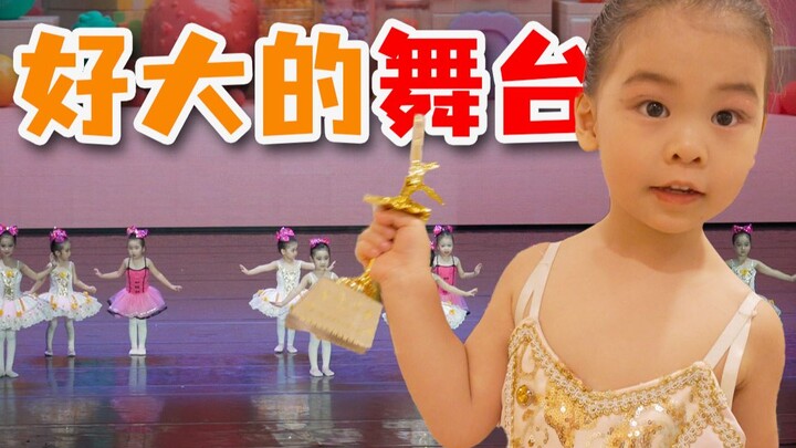 My three-year-old daughter has been learning ballet for half a year. How did she perform on stage fo