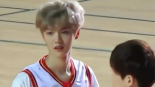 Trời ạ… nghe nói có người nghi ngờ bức ảnh thần thánh với áo đỏ trắng của anh chàng này khi anh ấy n