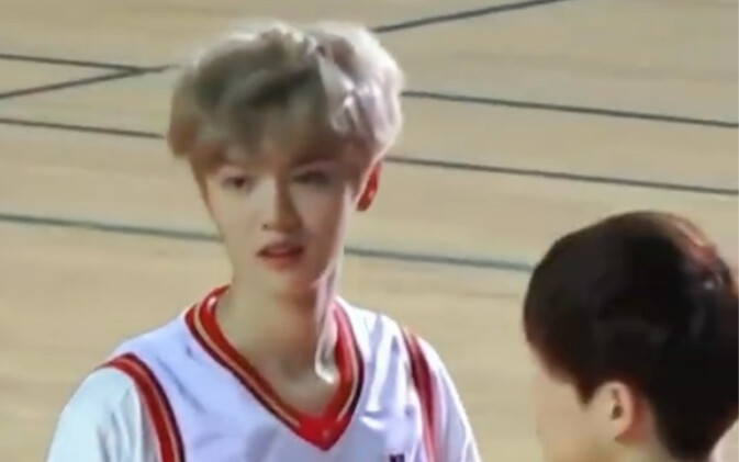 Oh my god... I heard someone is questioning this guy's iconic red-and-white jersey photo that went v