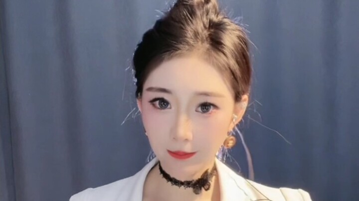 Melompat dan sangat lucu