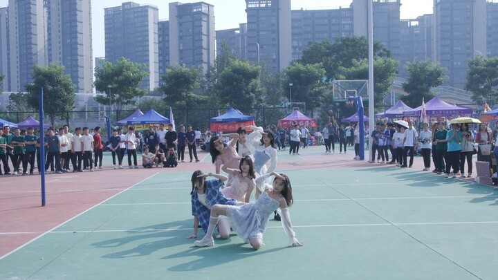 【Roller Coaster】Senior high school girls ride the roller coaster
