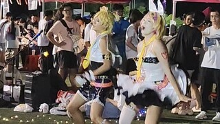 The Kagamine twins suddenly appeared on the university campus! o(*≧▽≦)ツ