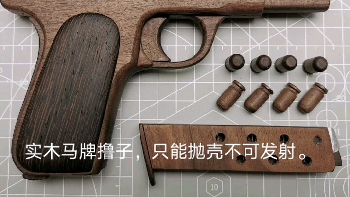 Thương hiệu ngựa gỗ rắn thủ công tinh khiết.