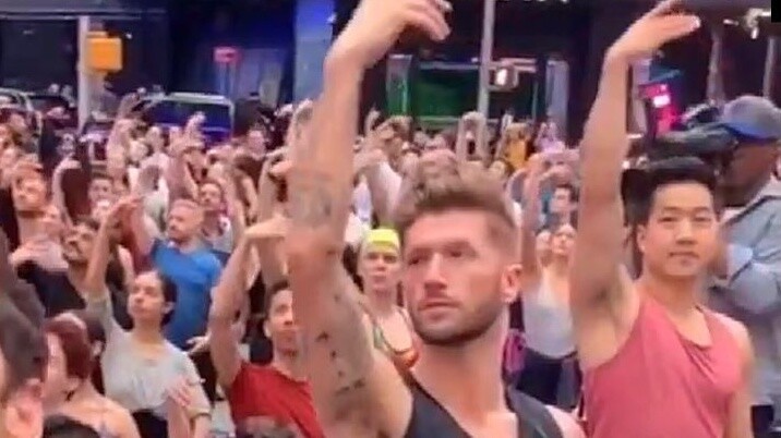 Apakah menari balet suatu dosa? Pembawa acara wanita secara terbuka mengejek Pangeran George! 300 pe