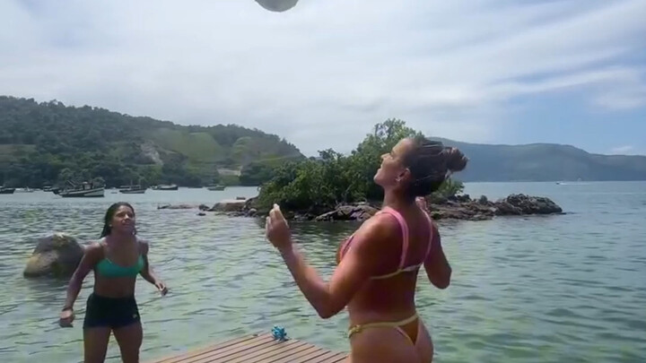 تمرير الكرة في كرة القدم، أليست هذه مهمة سهلة؟