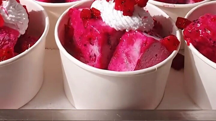 My roommate brought her boyfriend back to the dormitory without permission and asked me to buy curta