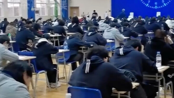 Đúng là trường THPT trọng điểm mà, đầu óc xử lý thông tin nhanh thật!