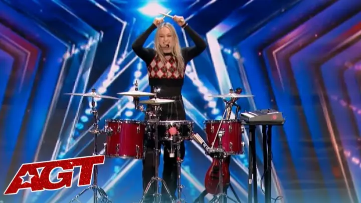 17-Year-Old Rockstar Mia Morris Performs Her Original Song As a One Woman Band! | AGT 2022