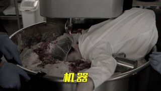 老板让员工无措施工作，结果自己被卷入机器