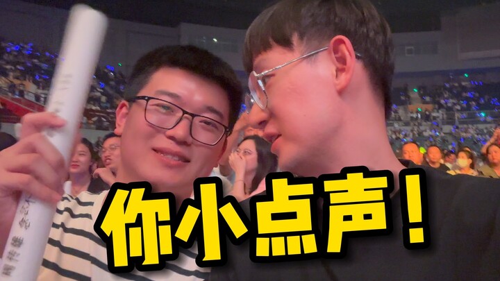 Taking my boyfriend to a concert was the worst decision of my life!