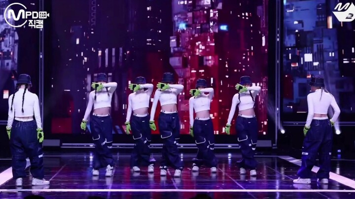 In my imagination, the choreography for Ke’s “Underdogs” at the beginning should be like this.
