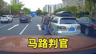 When you try to cut in line and meet the traffic police, he won’t tolerate you!