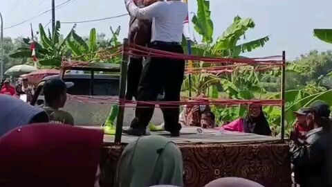tinju mike tyson vs kembarannya