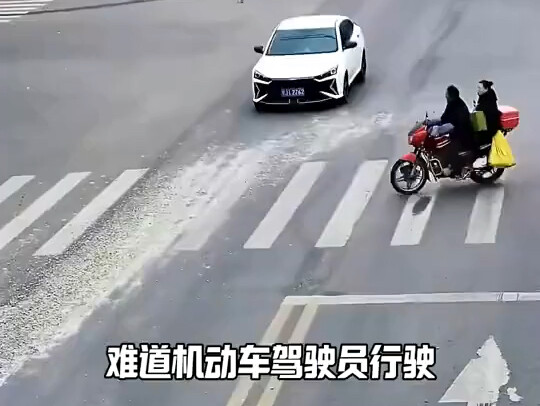 Xe điện vượt đèn đỏ thì phải xử phạt như thế này