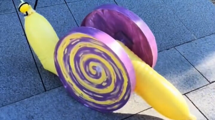 จูงหอยทากที่ทำเองไปโรงเรียน