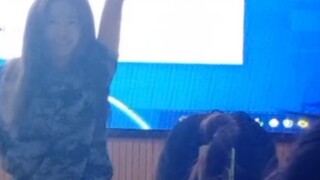 Vỗ tay! Sinh viên đại học cũng muốn có một Hype Boy! Nữ hoàng huấn luyện quân sự và kiểm soát hiện t