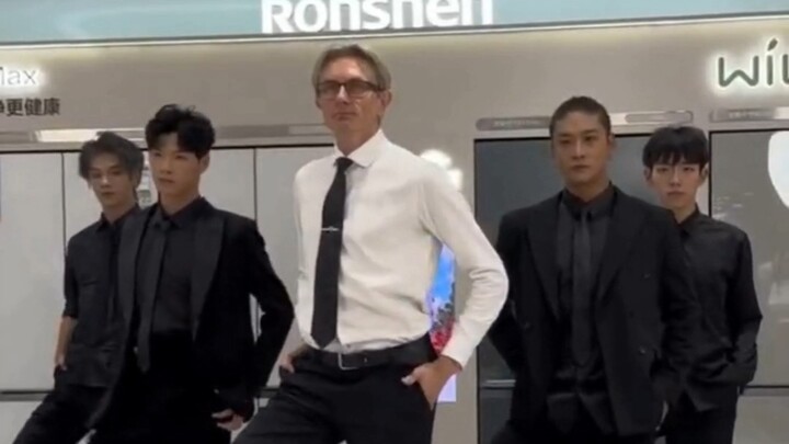 Sweeping leg dance (sweeping leg dance, which one do you like?)