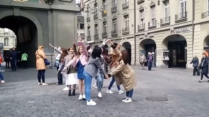 TWICE早期Knock Knock路演羞耻录像...