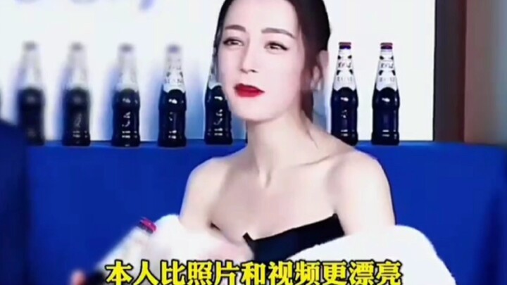 Gái xinh thì phải tự tin, cuối cùng soi gương chắc đang nghĩ: “Mình đẹp quá nhỉ”?