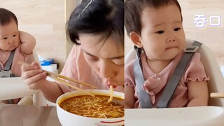 萌娃不好好喝奶，宝妈立马教她人间险恶，疯狂挑衅女儿网友笑喷