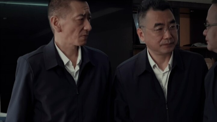 Kacau, mereka menyerang kita berdua!