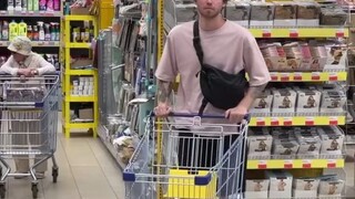 到底是谁在监视我逛超市？！！！！！！！！！！！