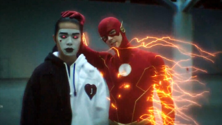 The Flash's thinking turned out to be the speed of light! !