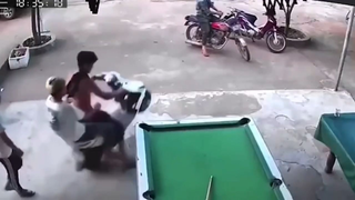 รถยนต์ไฟฟ้าหนักเกินไปไม่สามารถลุกขึ้นได