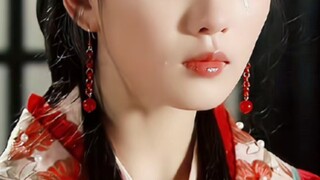 真正的清冷感根本不用素衣去衬托！她穿红衣都能演出破碎感！