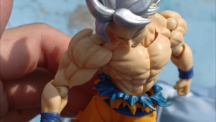 “Pose show” cuối cùng cũng thực sự đạt được rồi, cái tên Goku này đúng là khiến người ta phải nhìn l