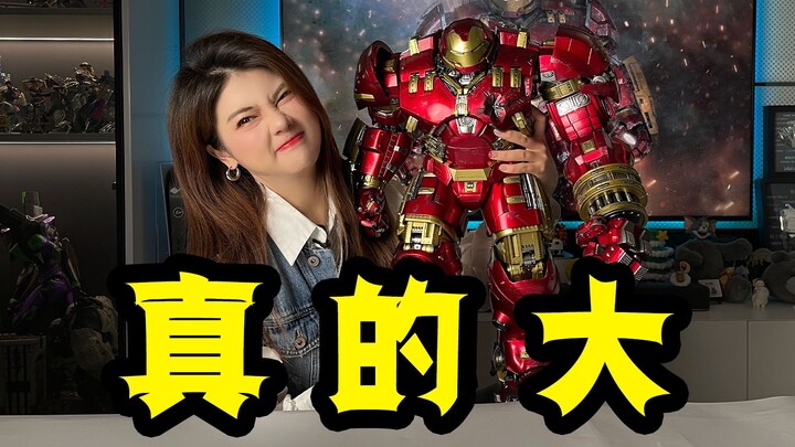 The latest unboxing on the whole web! After four long years of waiting, I finally have my Hulkbuster