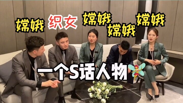 หนุ่มหล่อคนนี้ทั้งฉลาดและฉลาดหลักแหลม เขาเต้นรำอย่างมั่นใจและเอาชนะพลเรือนทั้งสี่คนได้!