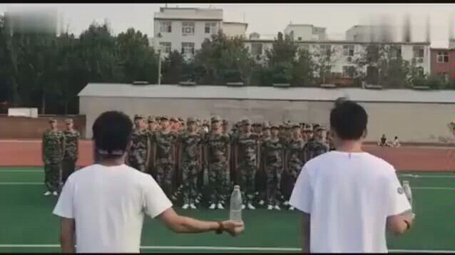 ฉันอยากจะตีพวกเขาให้ตายทั้งคู่ระหว่างฝึกทหารจริงๆ!