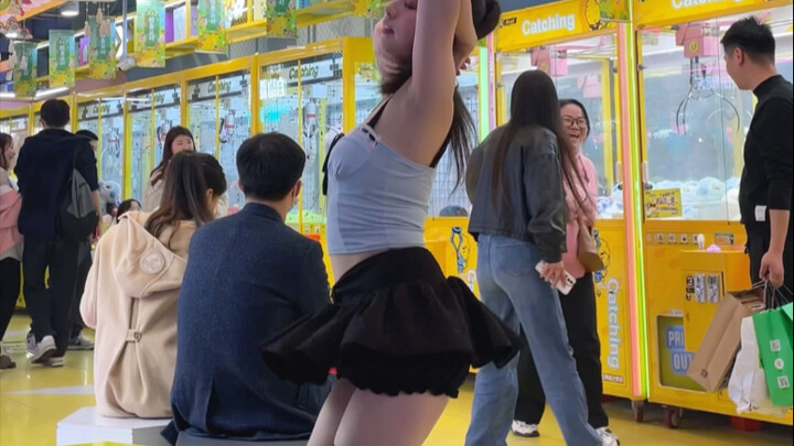 Kelinci percaya diri, tarian panas dengan tali biru Bing bing～