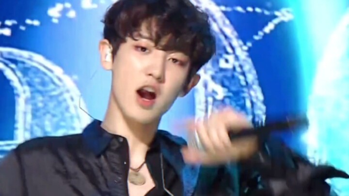 بعد أن يُمشّط بارك تشان يول خصلات شعره الأمامية الملوّنة إلى الأعلى...