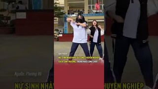 Nữ sinh nhảy như vũ công chuyên nghiệp giữa sân trường, trend nào cũng chơi | TGT