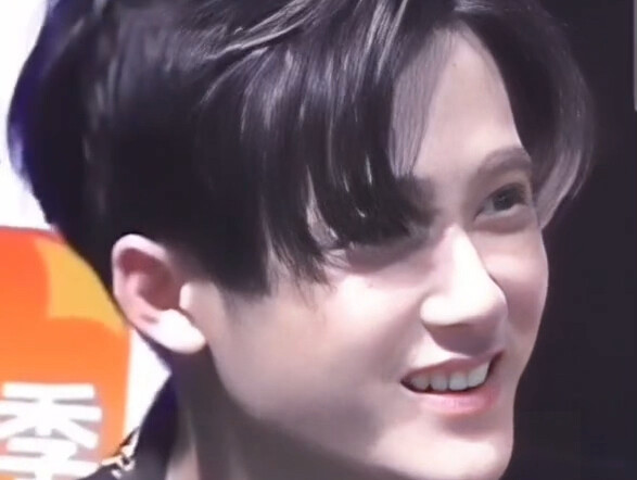 [Archaeology] 📸In the early days, Tan Jianci looked wild when he didn't smile, but looked cute when 