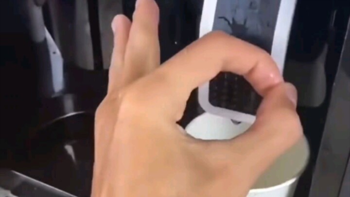 Vừa thanh lịch vừa không bị bỏng tay khi rót nước.