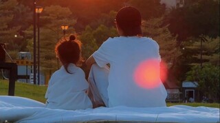 ขณะที่ลูกสาวกำลังหลับอยู่ ก็แอบมอบกระต่ายขาวตัวโปรดให้เธอ