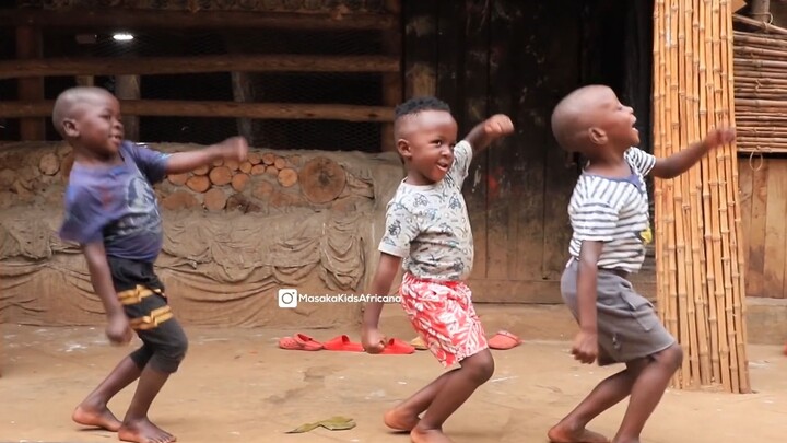 Vũ điệu trẻ em châu Phi: Mọi tế bào trong cơ thể tôi đều có thể chuyển động theo nhịp điệu~ một tài 