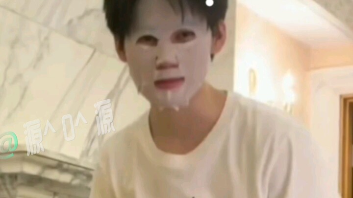 【تشانغ جين يوان】 الحركة القياسية لتشانغ تشانغ عندما يُفاجَأ: ارتجاف، ثم انحناء خفيف، ثم إصدار صوت.