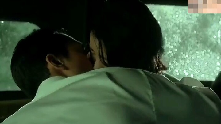 [Kissing in the car + Indoor madness] Super lustful kiss scene, her boyfriend is full of power